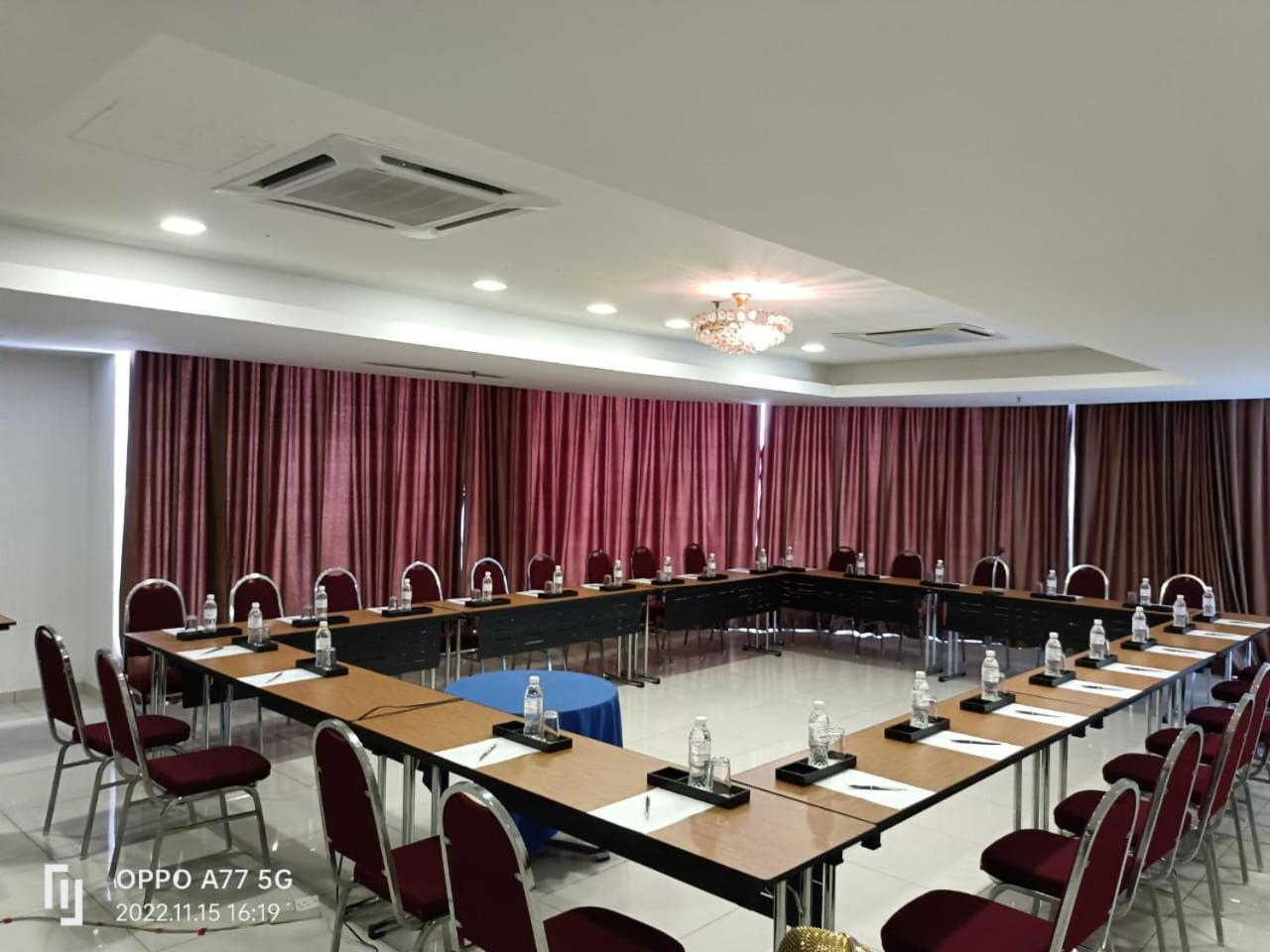 Hotel Sfera Lumut Exterior foto