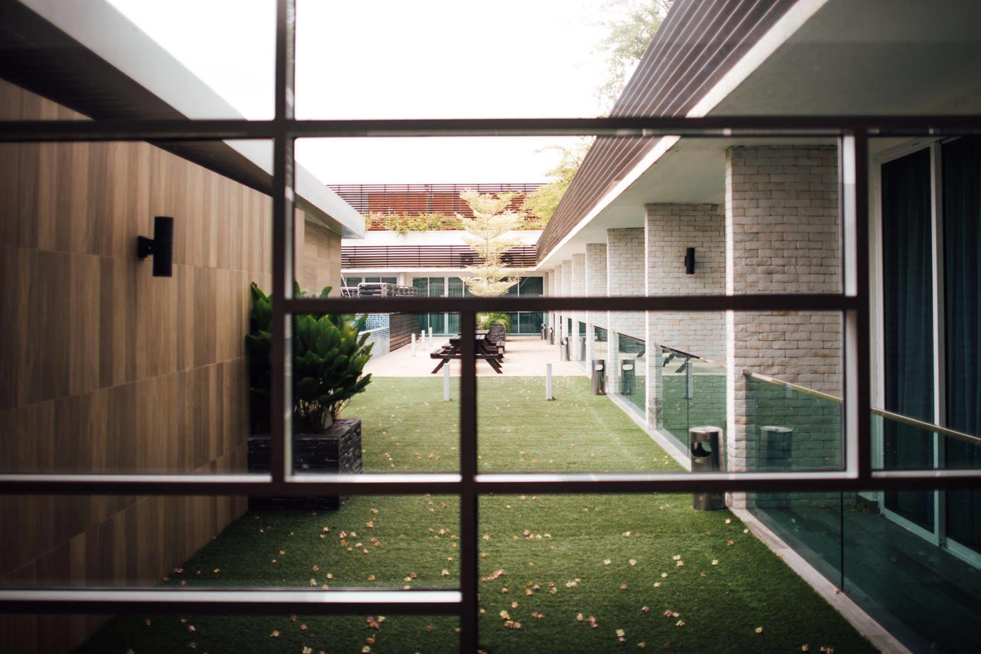 Hotel Sfera Lumut Exterior foto