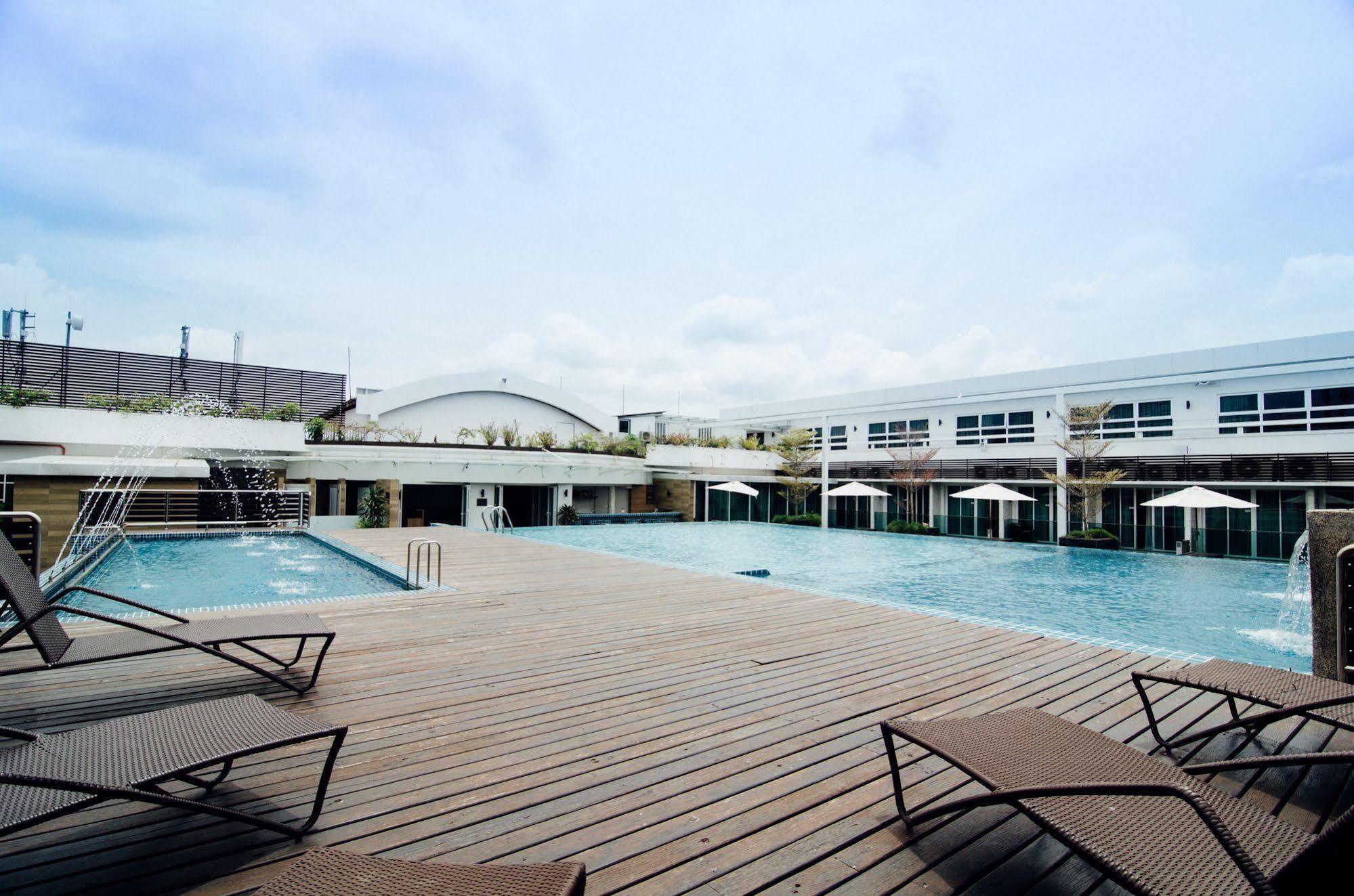Hotel Sfera Lumut Exterior foto