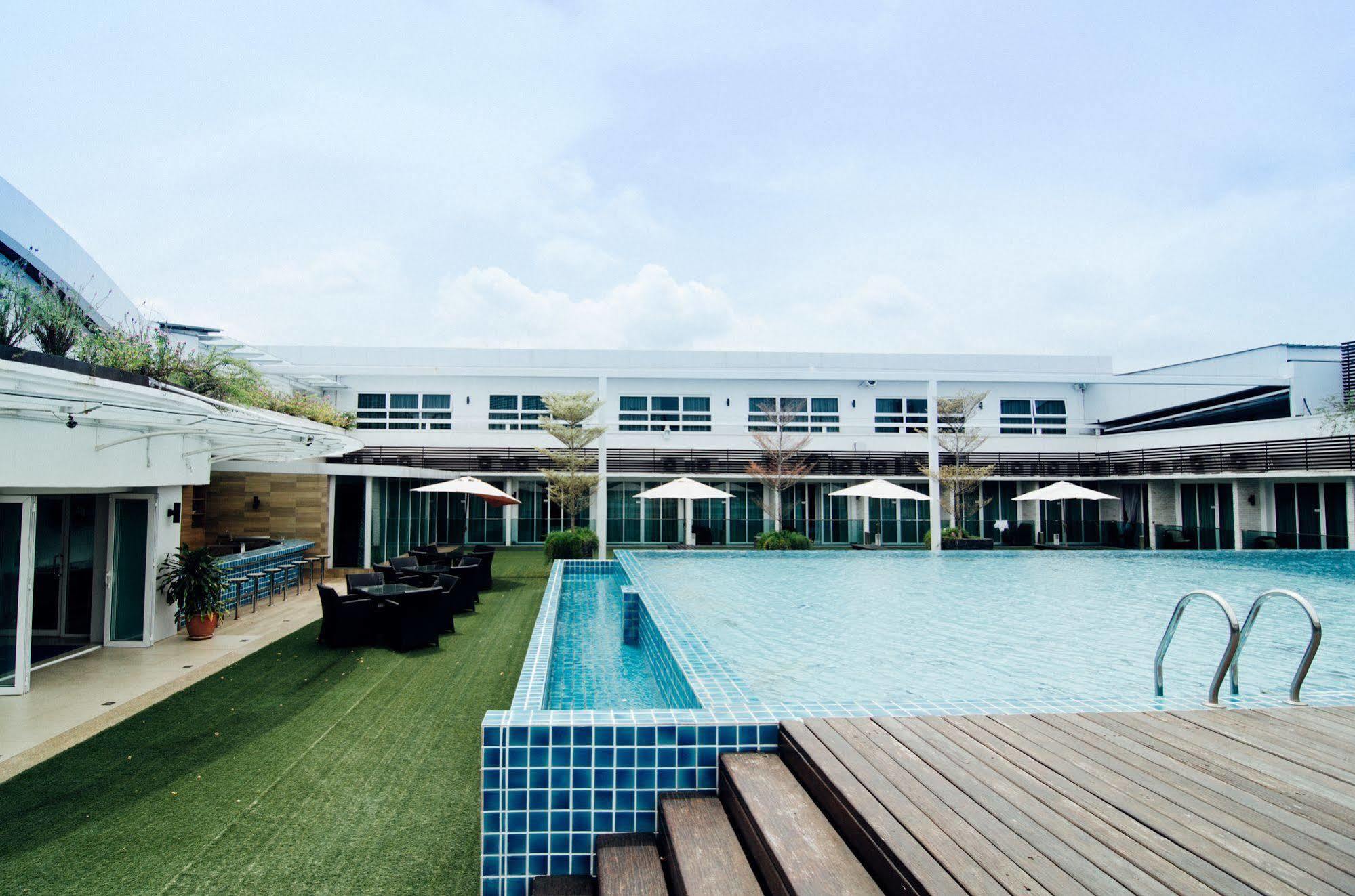Hotel Sfera Lumut Exterior foto