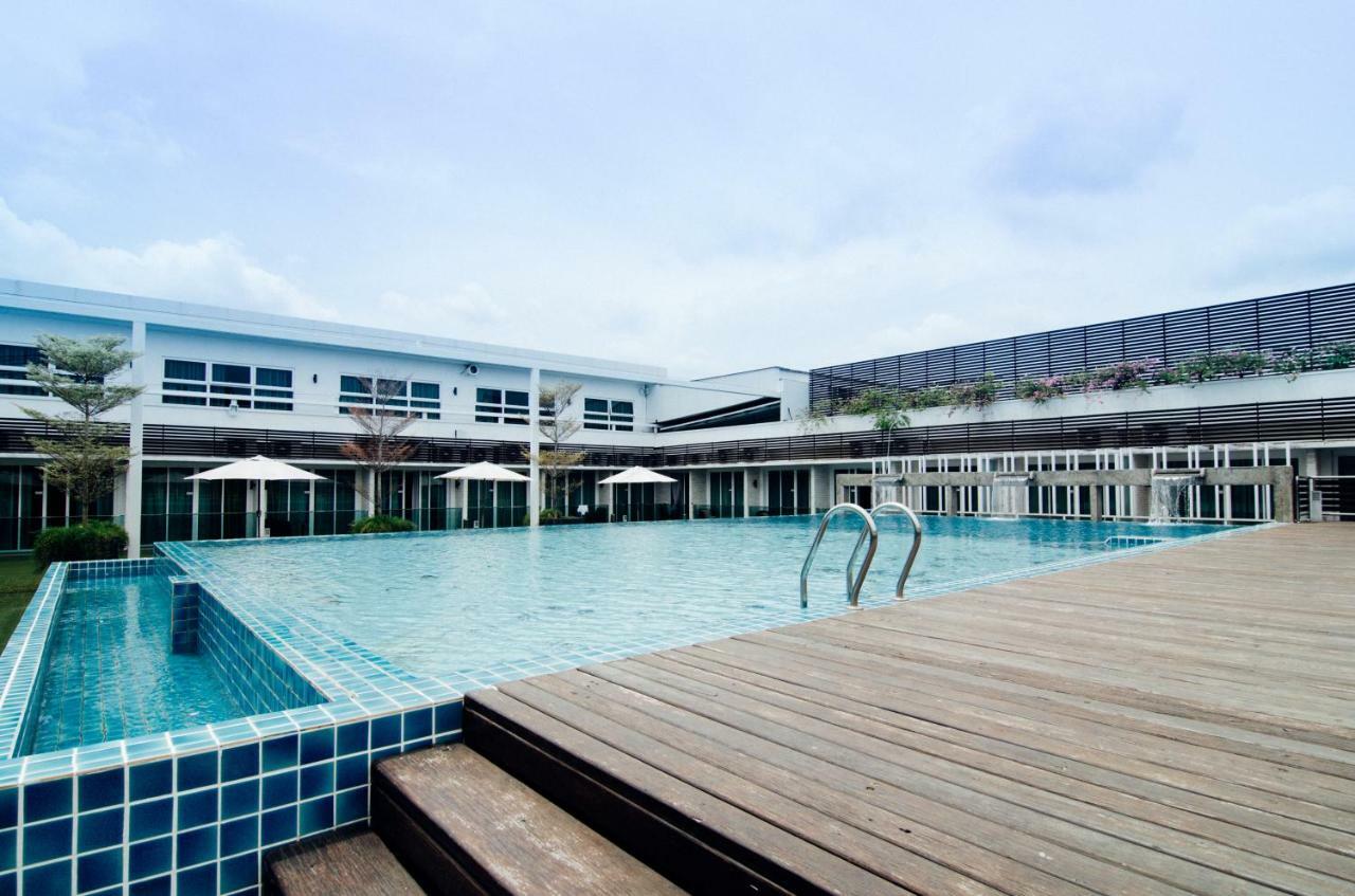 Hotel Sfera Lumut Exterior foto